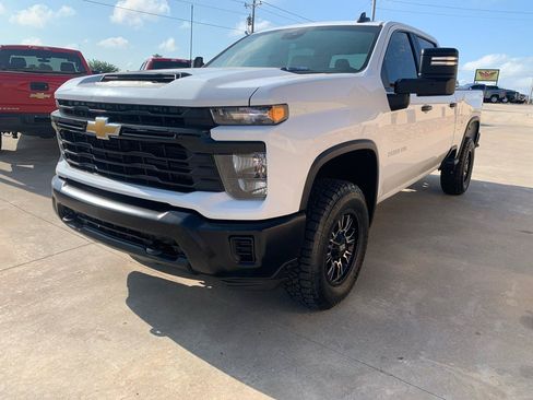 Used 2024 Chevrolet Silverado 2500 W/T AWD/4WD image 3