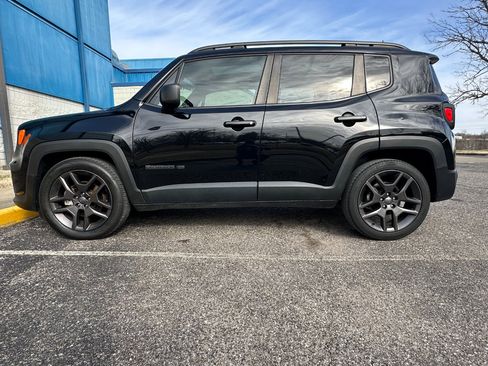 Used 2021 Jeep Renegade Latitude w/ Sun & Sound Group image 4