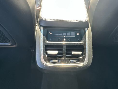 Used 2024 Volvo XC90 B5 Core w/ Climate Package AWD/4WD image 25