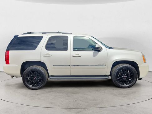 Used 2011 GMC Yukon SLT w/ SLT-2 Equipment Package AWD/4WD image 6