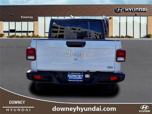 Used 2023 Jeep Gladiator Overland image 5