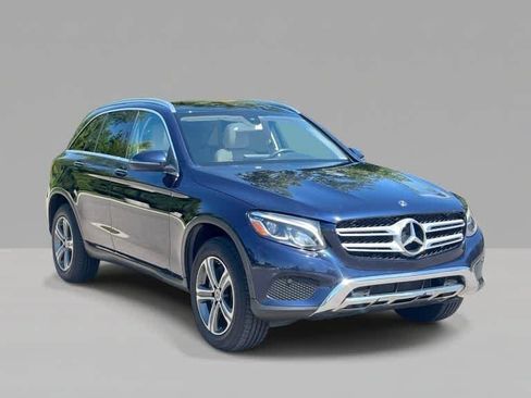 Used 2019 Mercedes-Benz GLC 300 4MATIC image 2
