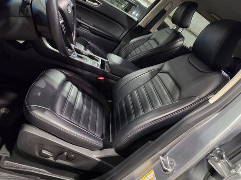 Used 2023 Ford Edge SEL w/ Convenience Package image 6