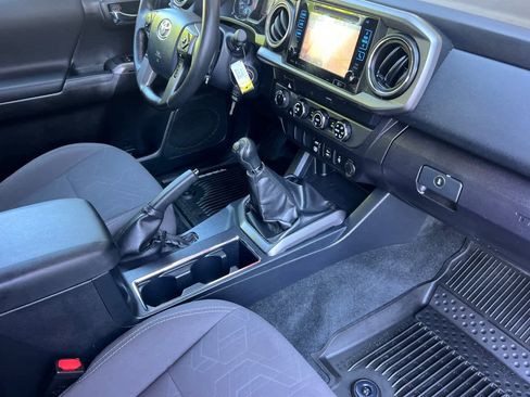 Certified 2019 Toyota Tacoma TRD Off-Road AWD/4WD image 15