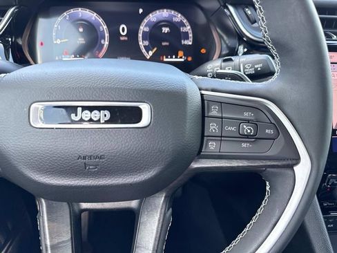 Used 2023 Jeep Grand Cherokee Limited w/ Luxury Tech Group II AWD/4WD image 16