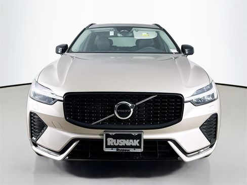 Used 2025 Volvo XC60 B5 Core w/ Protection Package Premier image 2