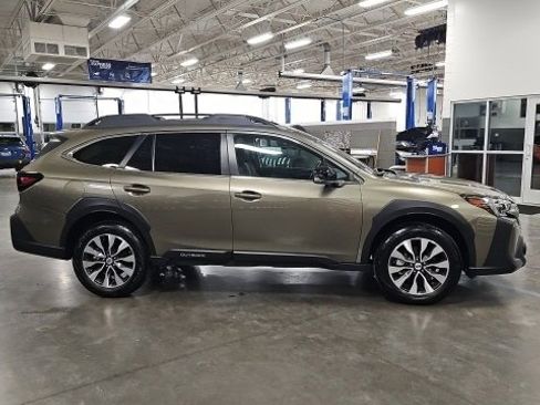 Used 2025 Subaru Outback Limited XT image 5