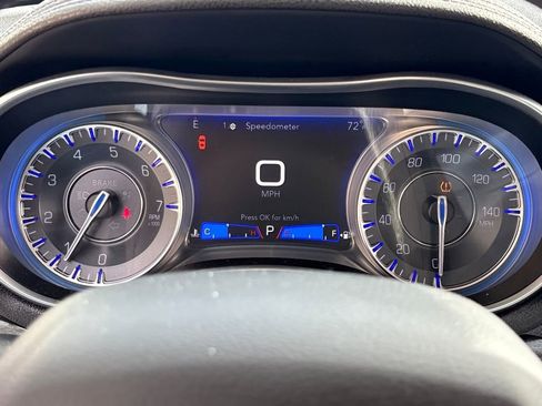 Used 2019 Chrysler 300 Touring L w/ Quick Order Package 22F image 21