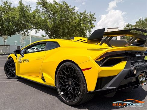 Used 2022 Lamborghini Huracan STO RWD image 41