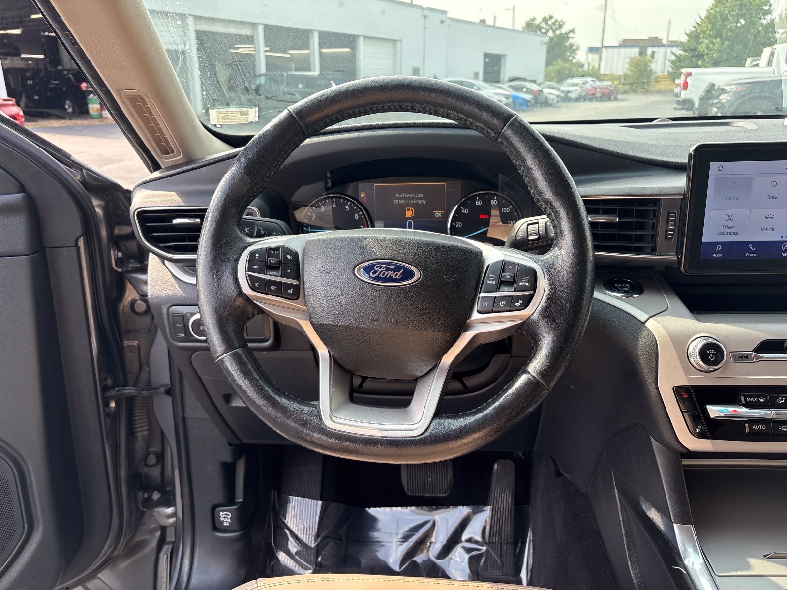 Used 2022 Ford Explorer XLT w/ Equipment Group 202A AWD/4WD image 15