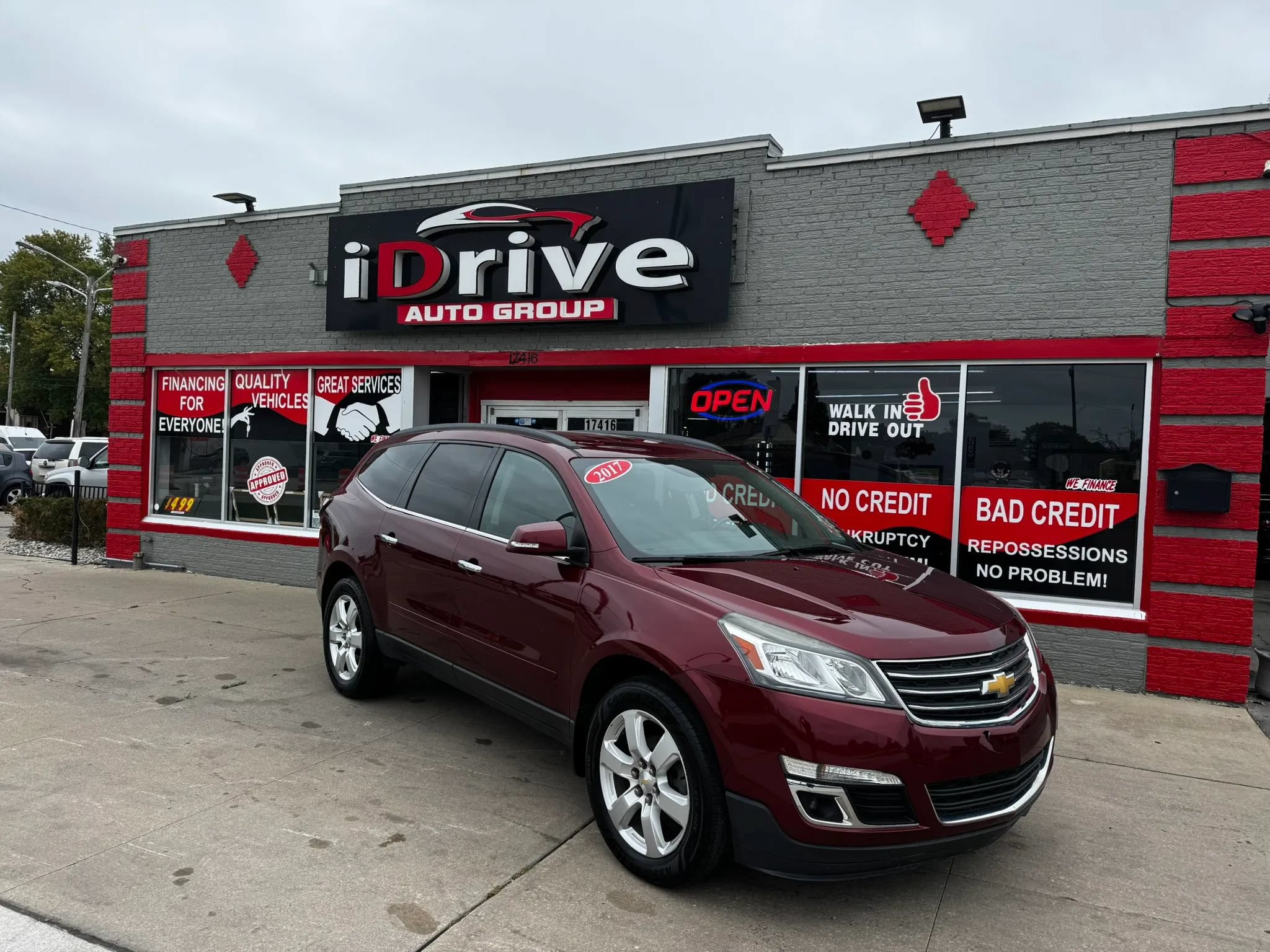 Used 2017 Chevrolet Traverse LT w/ Style and Technology Package FWD image 6