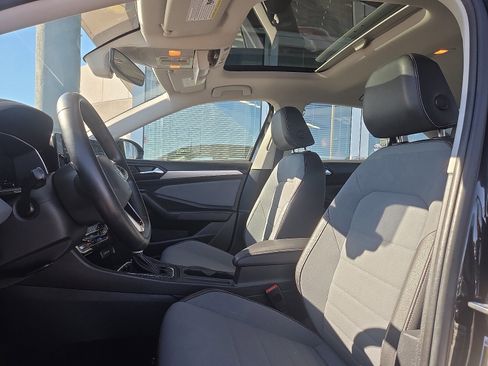 Used 2025 Volkswagen Jetta SE image 9