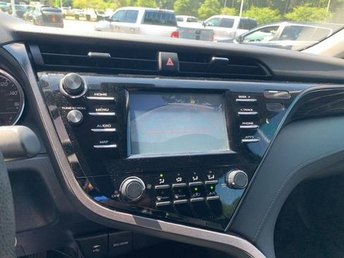 Used 2019 Toyota Camry LE image 32