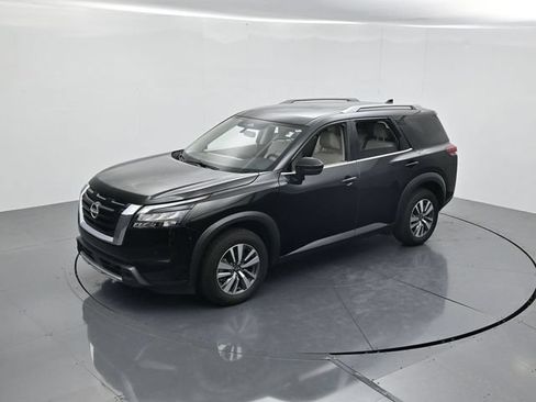 Used 2025 Nissan Pathfinder SL FWD image 45