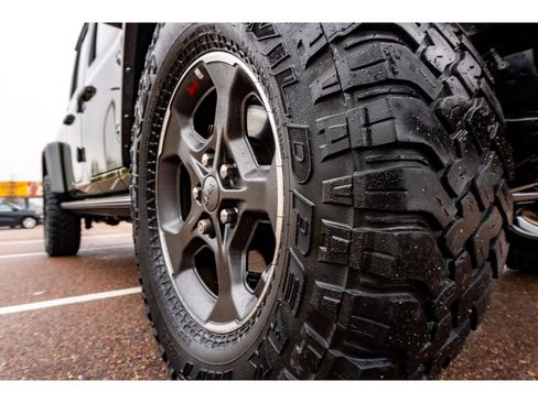 Used 2021 Jeep Gladiator Rubicon image 9