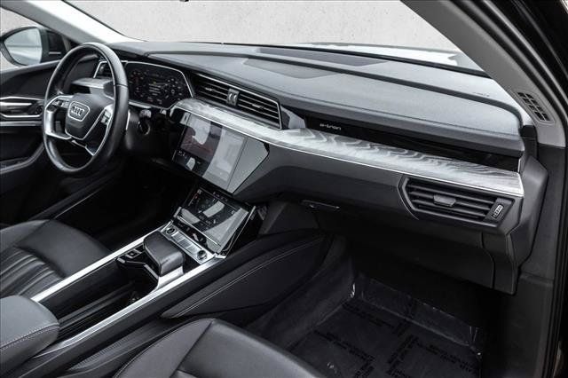 Used 2024 Audi Q8 e-tron Premium Plus AWD/4WD image 26