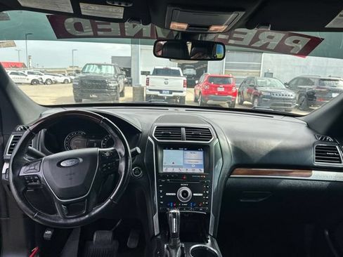 Used 2018 Ford Explorer Platinum AWD/4WD image 38