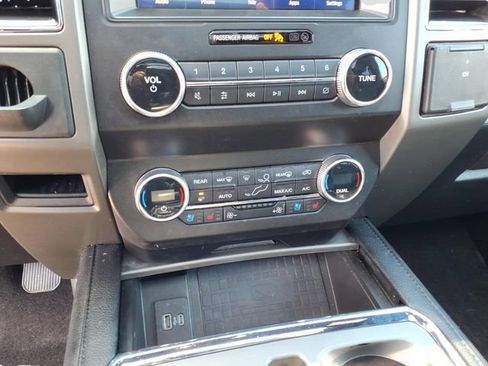 Used 2020 Ford Expedition XLT w/ Equipment Group 202A AWD/4WD image 21