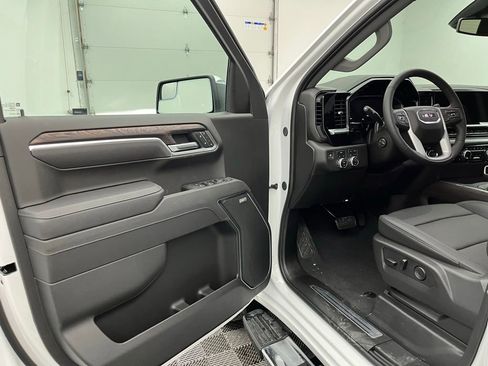 New 2026 GMC Sierra 1500 SLT w/ SLT Premium Package image 18