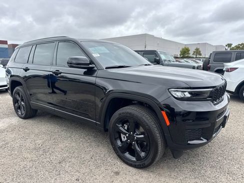 Used 2025 Jeep Grand Cherokee L Altitude AWD/4WD image 4