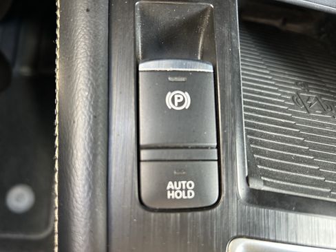Used 2025 Nissan Kicks SV AWD/4WD image 30