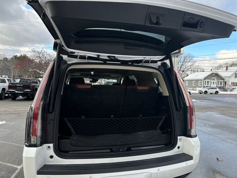 Used 2019 Cadillac Escalade Luxury image 25