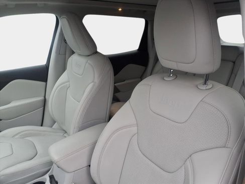 Certified 2021 Jeep Cherokee Limited w/ Elite Package image 12