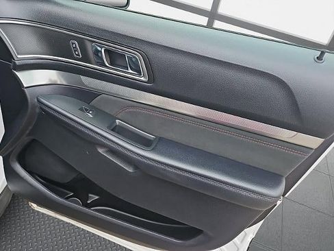 Used 2019 Ford Explorer XLT w/ Equipment Group 202A image 17