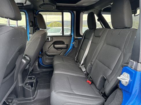 Used 2022 Jeep Wrangler Unlimited Sport image 13