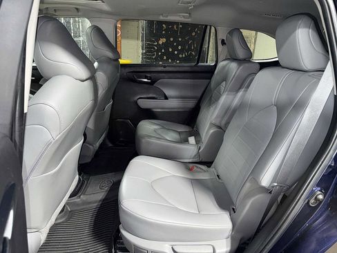 Used 2023 Toyota Highlander XLE image 17