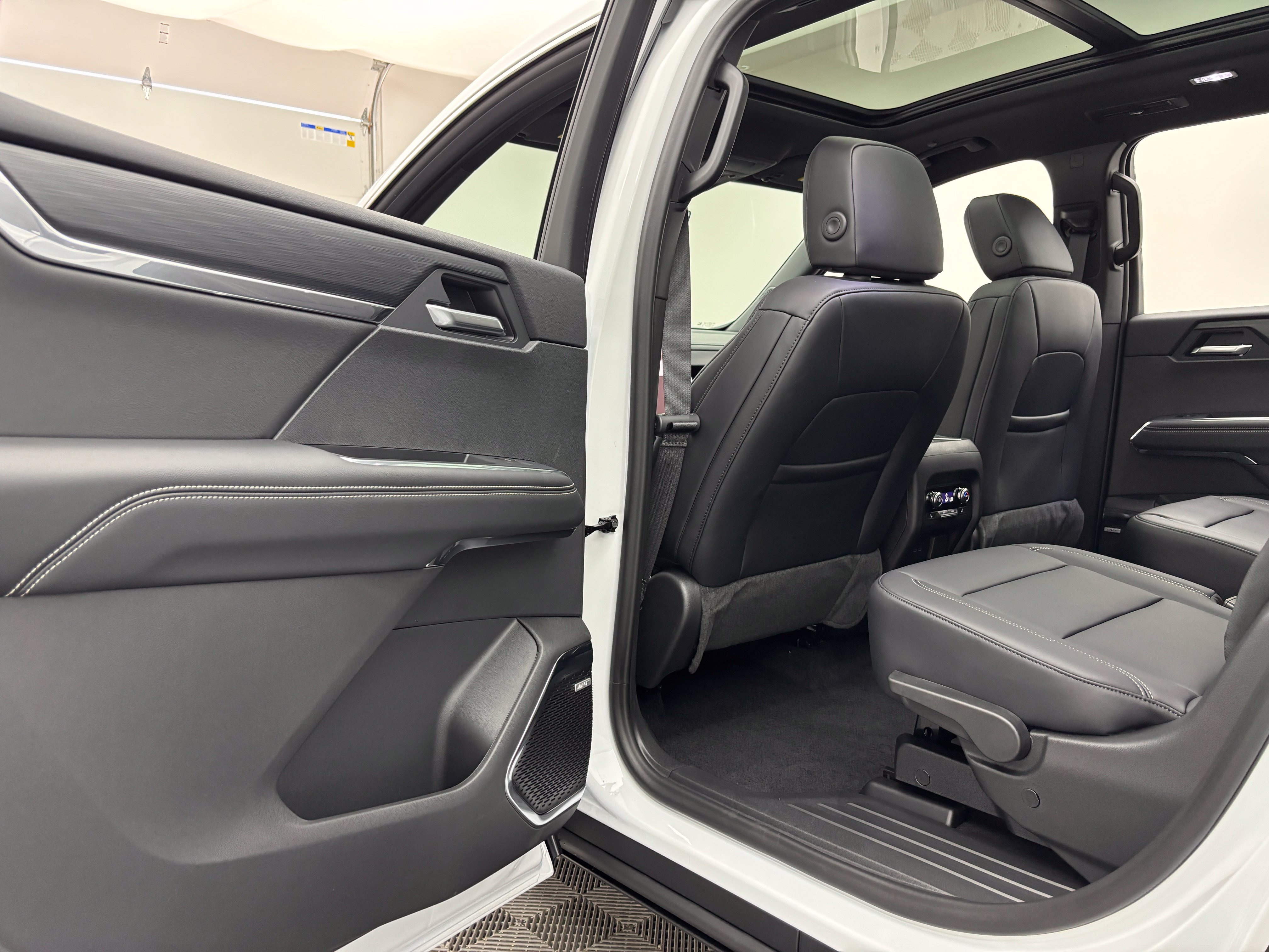 New 2027 GMC Acadia Elevation w/ Elevation Premium Package AWD/4WD image 43