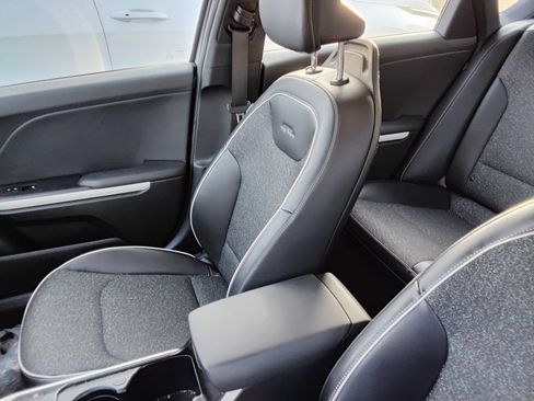 Used 2025 Kia K4 GT-Line FWD image 8