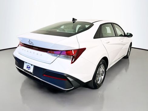 New 2026 Hyundai Elantra SE w/ Cargo Package image 5