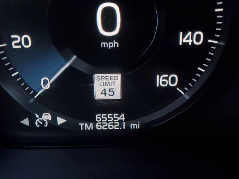 Used 2018 Volvo XC90 T5 Momentum w/ Convenience Package image 25