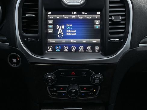 Used 2020 Chrysler 300 Limited image 17