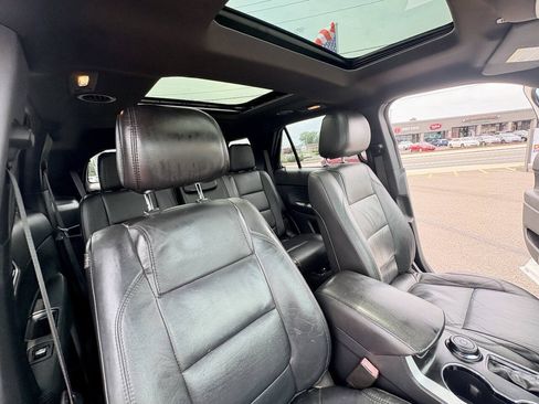 Used 2015 Ford Explorer XLT w/ Equipment Group 202A AWD/4WD image 36