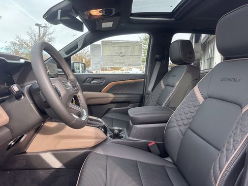 New 2025 GMC Canyon Denali image 15