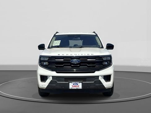 Used 2025 Ford Expedition Active RWD image 3
