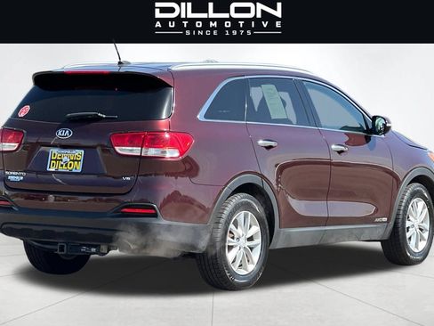 Used 2017 Kia Sorento AWD image 4
