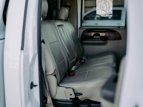 Used 2005 Ford F350 Lariat image 10