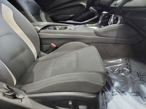 Used 2020 Chevrolet Camaro LT RWD image 7