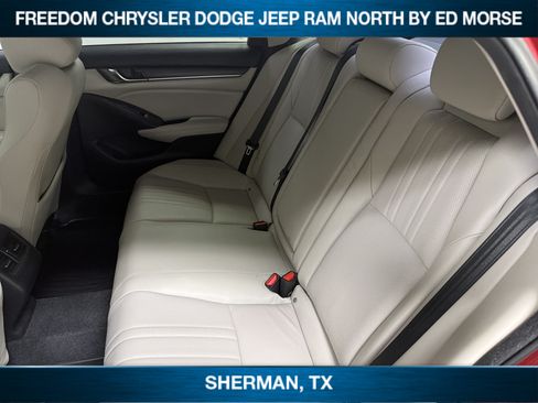 Used 2018 Honda Accord Touring image 8