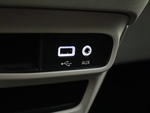 Used 2020 Chrysler Pacifica Touring-L FWD image 25