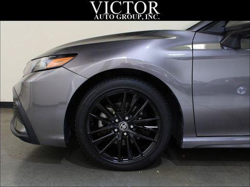 Used 2021 Toyota Camry SE FWD image 5