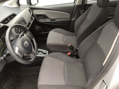 Used 2017 Toyota Yaris L image 17