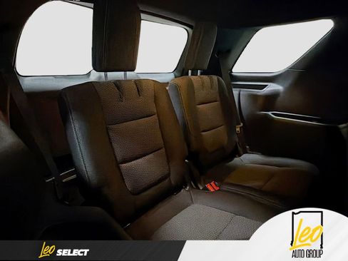 Used 2017 Ford Explorer XLT image 25