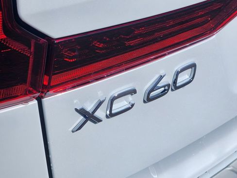 New 2026 Volvo XC60 B5 Ultra w/ Climate Package image 30