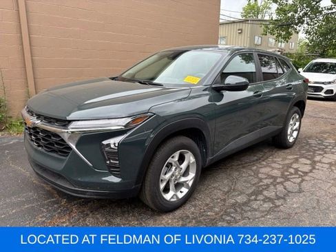 Used 2025 Chevrolet Trax LS w/ LS Convenience Package FWD image 1