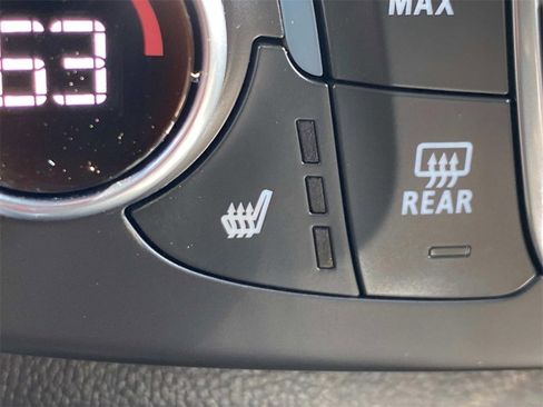 Used 2022 Chevrolet Traverse LT image 36