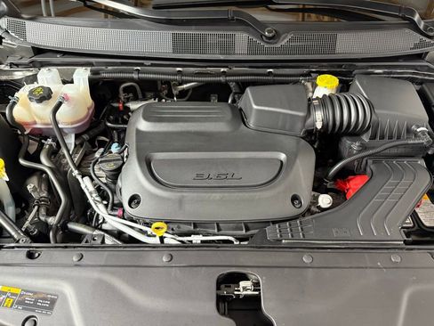 Certified 2024 Chrysler Pacifica Touring-L image 10